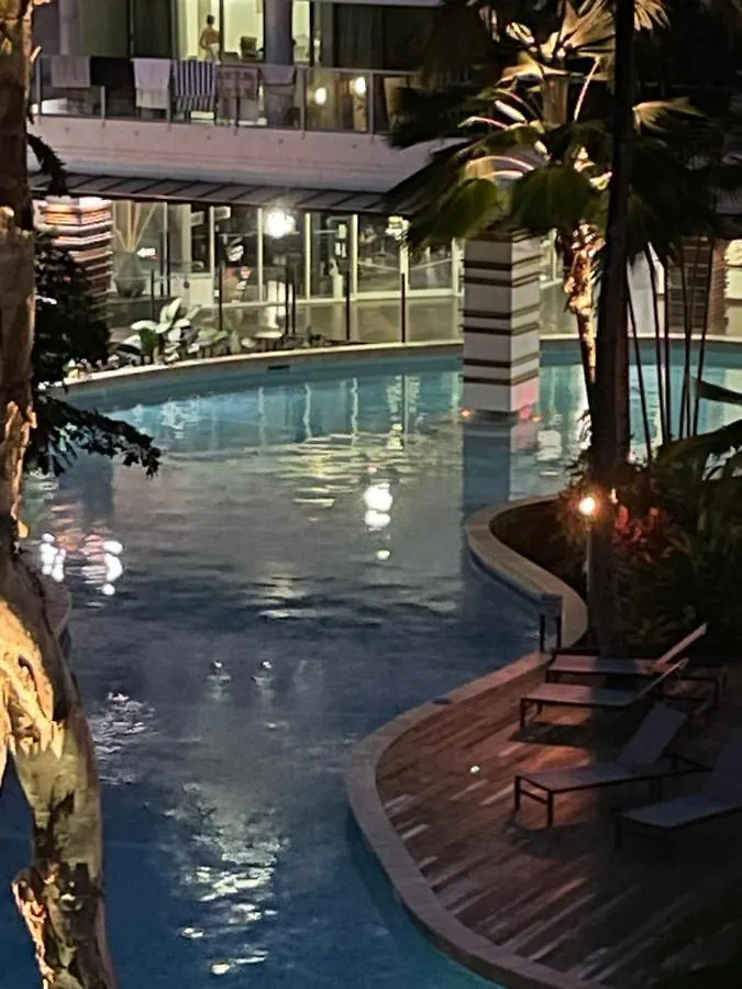 Elysium Private Apartments At The Drift Resort パーム・コーブ